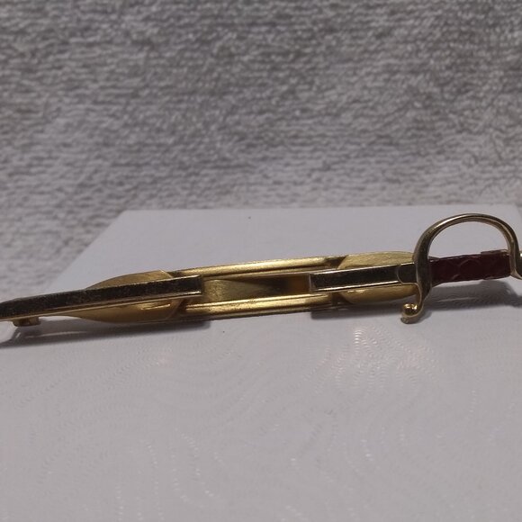 Anson Men's Gold Tone Sword Brown Handle Tie Bar Clip Great Vintage Condition - Picture 1 of 7